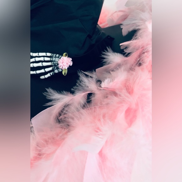 Black, witchhat, pink feathered brim & Baby bone hands. 19" x 19" - Picture 6 of 16